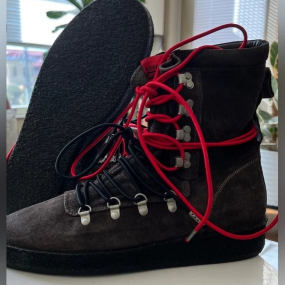 Represent dusk boots